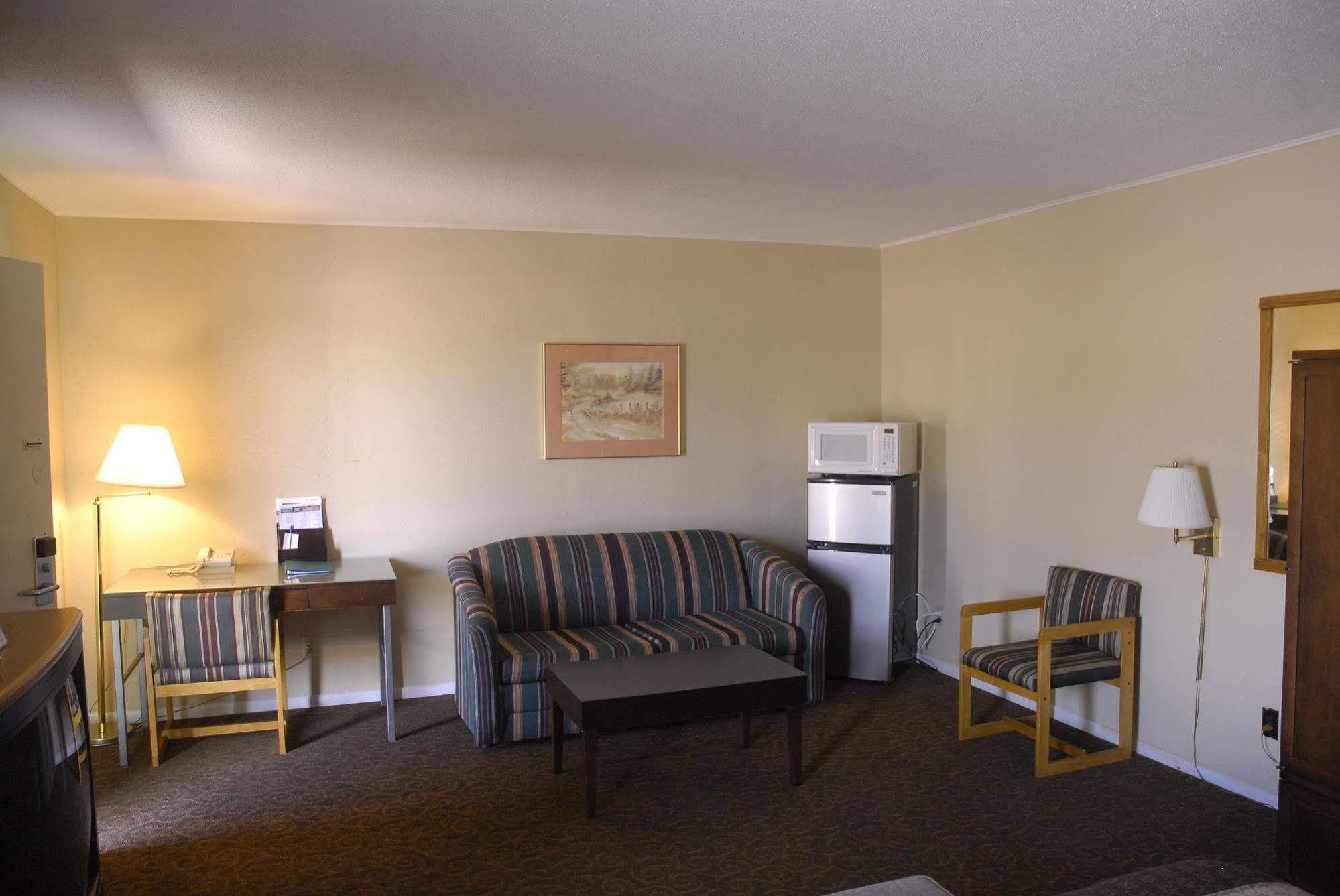 America'S Best Inn And Suites Emporia Exterior foto