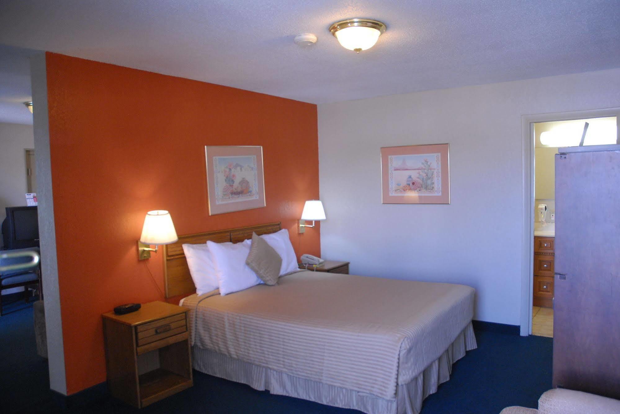 America'S Best Inn And Suites Emporia Exterior foto